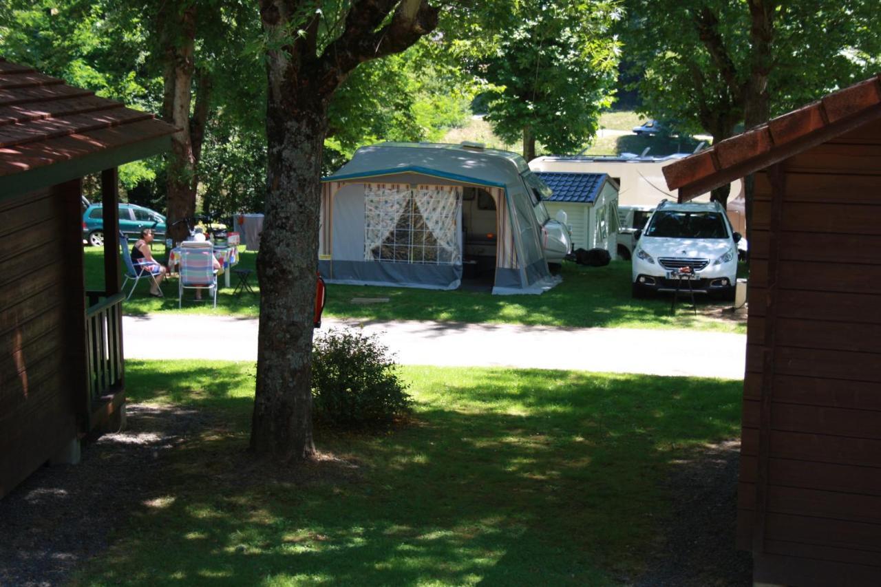 Camping Les Etoiles Saint-Sornin-Lavolps Exterior foto