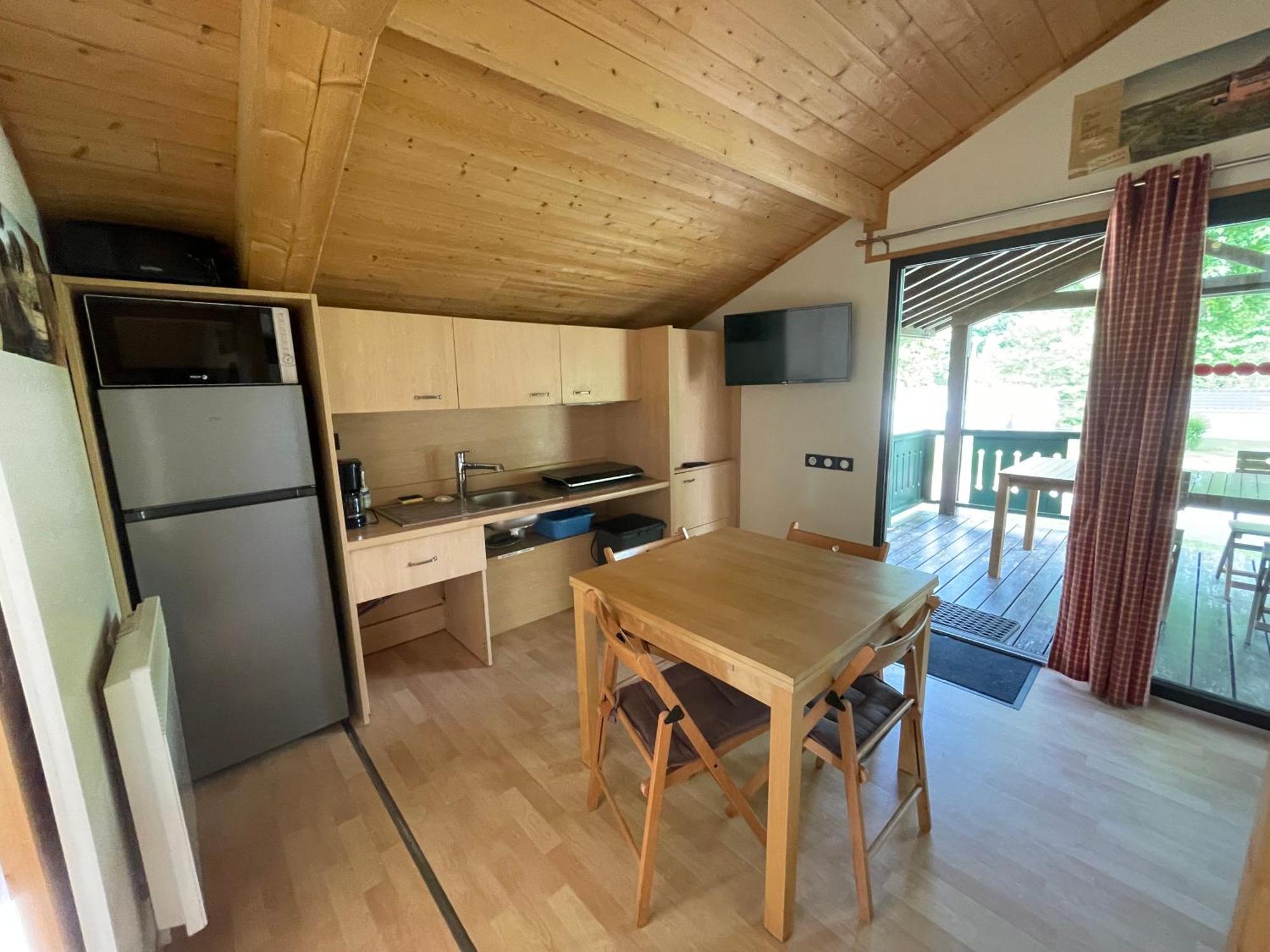 Camping Les Etoiles Saint-Sornin-Lavolps Exterior foto