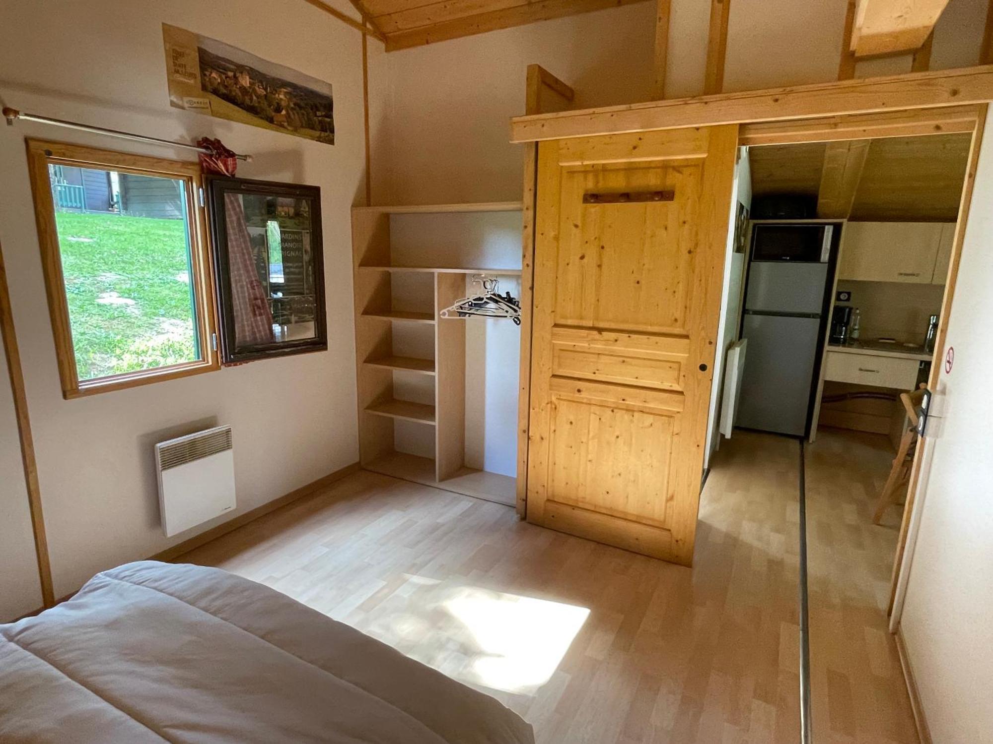 Camping Les Etoiles Saint-Sornin-Lavolps Exterior foto